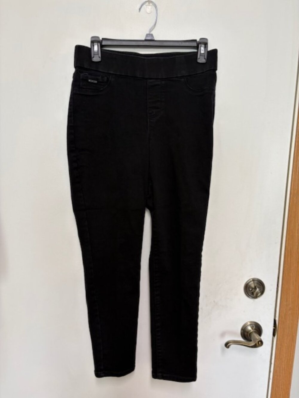 Nine West Heidi Pull-On Logo Stretch Crop. Women Black. Sz, 6
